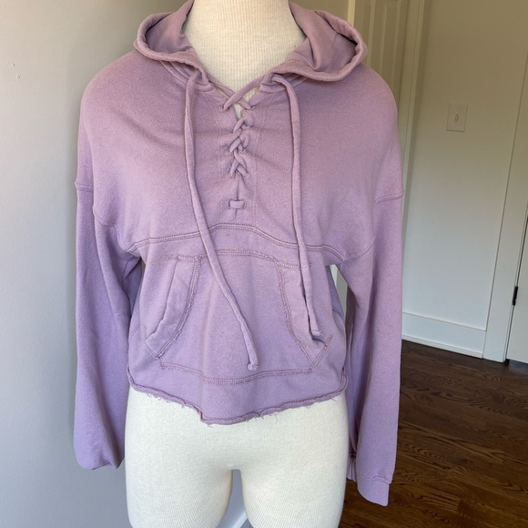 Hollister Tops - Hollister laced up cropped hoodie